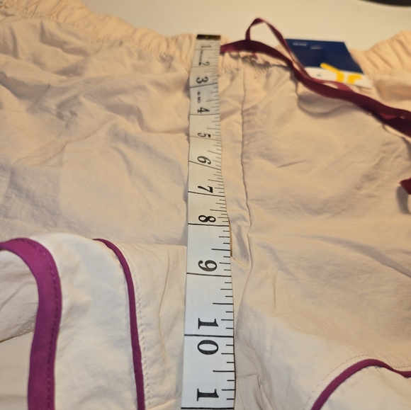 NWT Old Navy Mid Rise Woven Running Shorts Size Medium - Picture 9 of 10